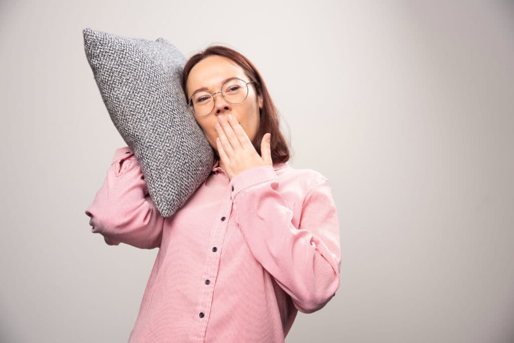 Bezsenność przed okresem – Dlaczego hormony kradną Twój sen?